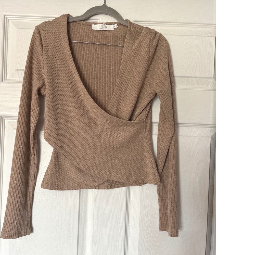 ASTR The Label Tan Ribbed Wrap Front Long Sleeve V-Neck Top Size M